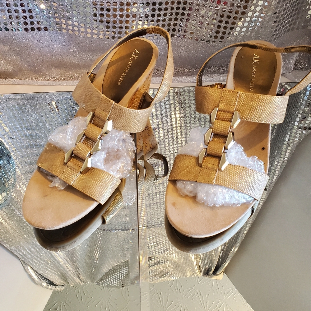 Anne Klein Tan Sandals S 9M - Picture 1 of 7